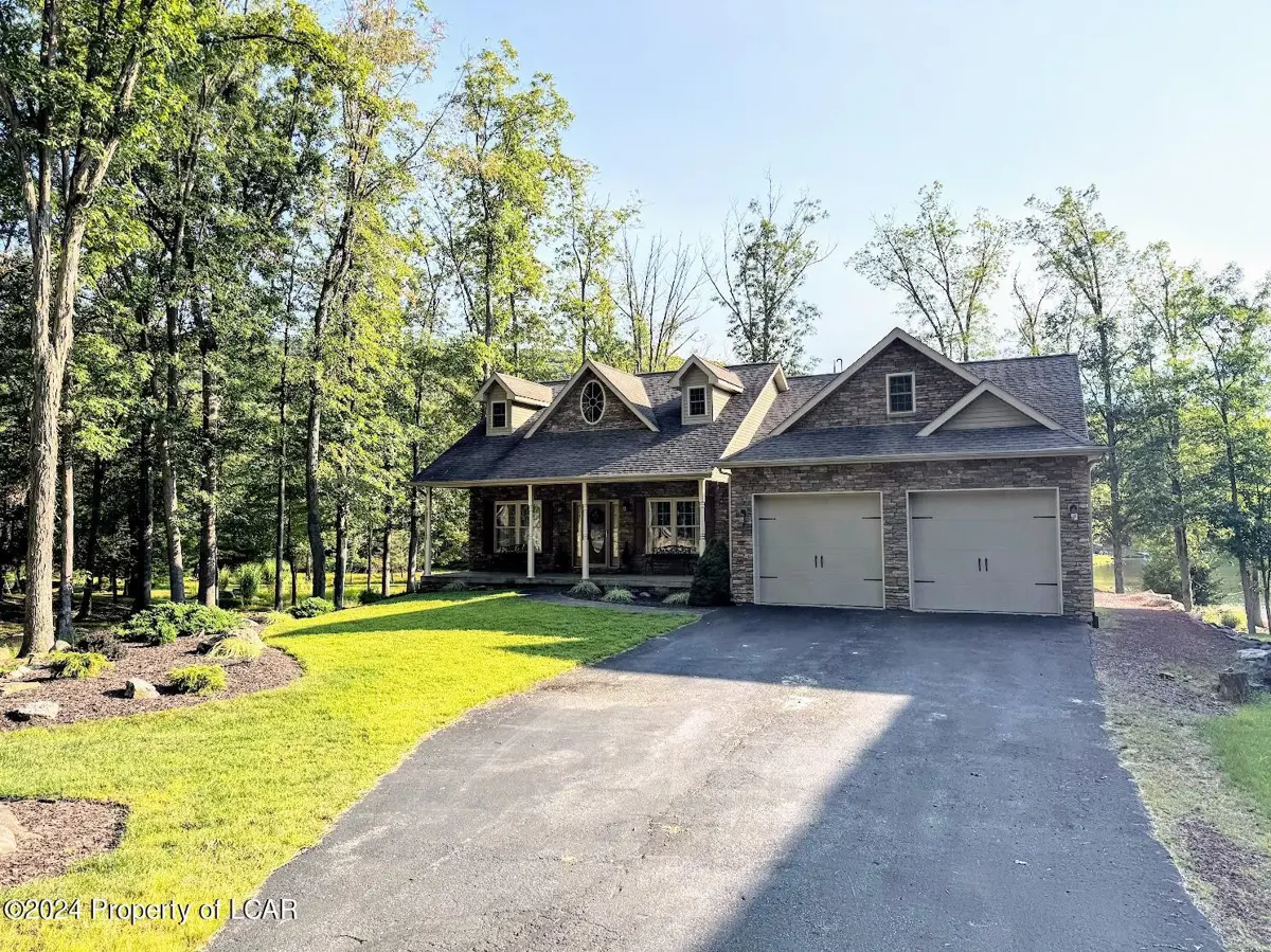386 W Lake Valley Dr, Hazleton in Hazleton