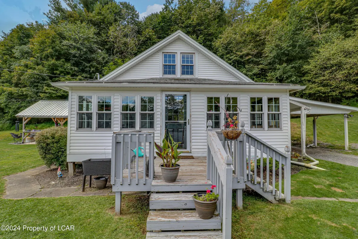 14 Reyburn Road, Shickshinny in Shickshinny