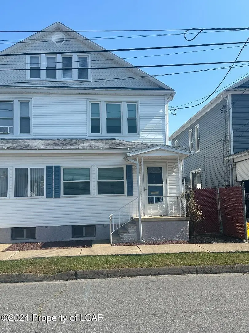 84 E 1st Street, Exeter in Exeter