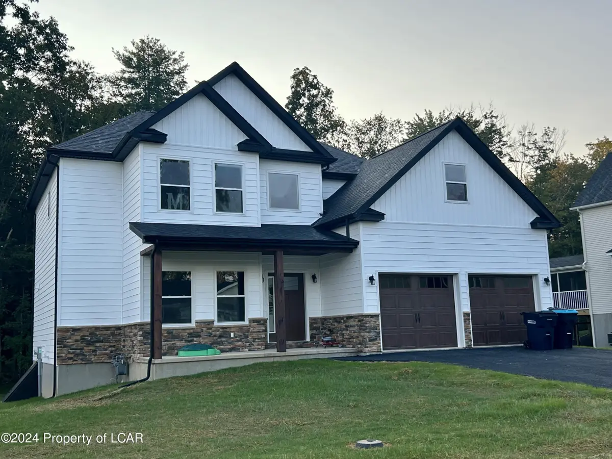 51 Woodcrest Avenue, Mountain Top in Mountain Top