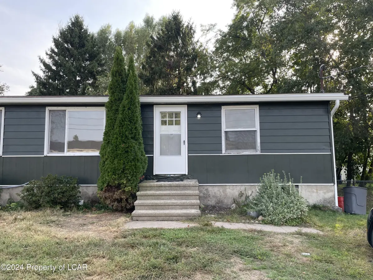 67 Catherine Street, Moosic in Moosic