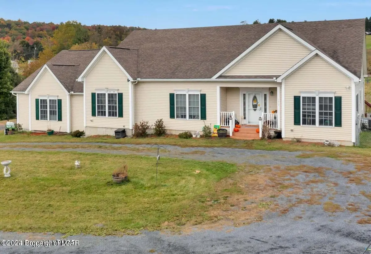 1215 Bearfoot Path, Saylorsburg in Saylorsburg
