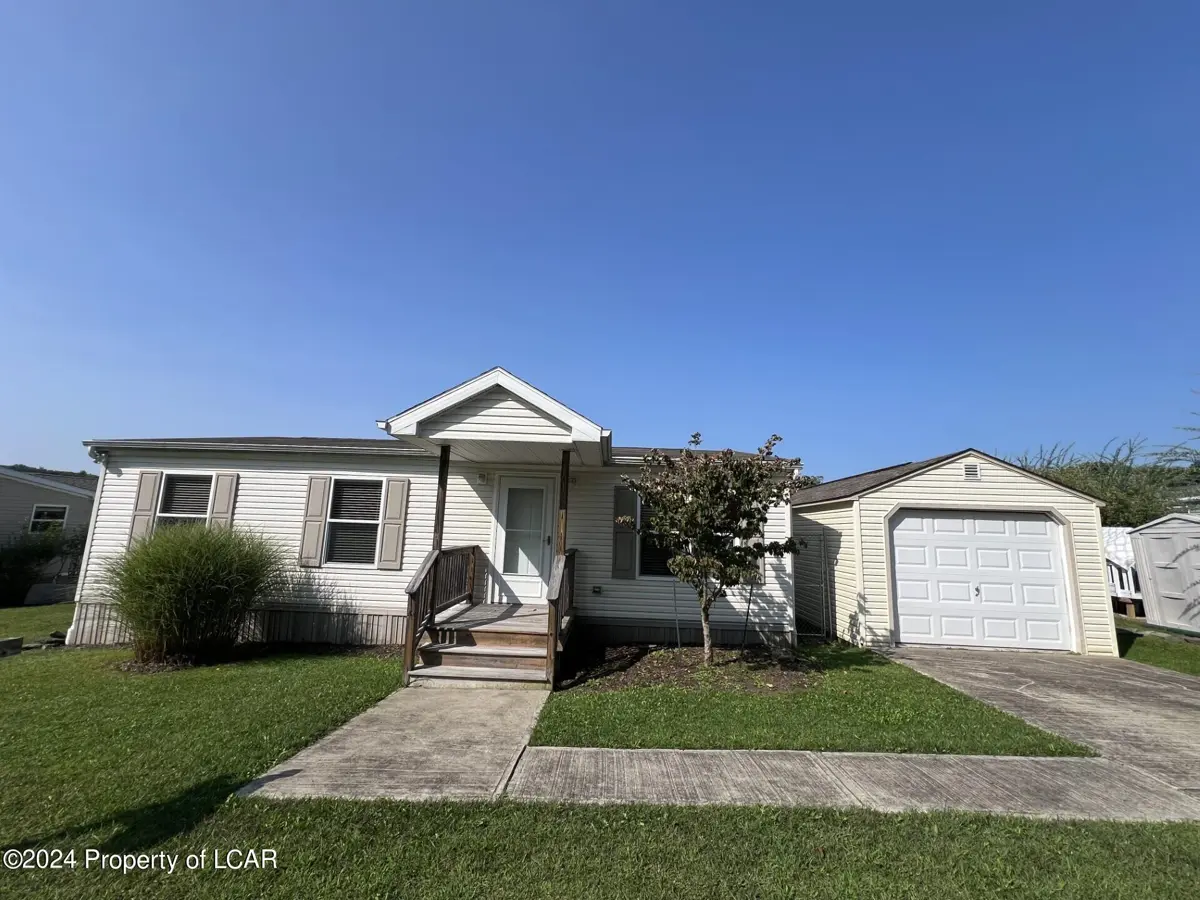 510 Hummingbird Drive, Shavertown in Shavertown