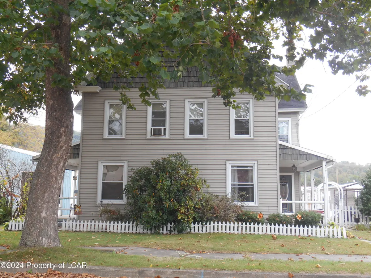 716-718 E Fourth Street, Nescopeck in Nescopeck