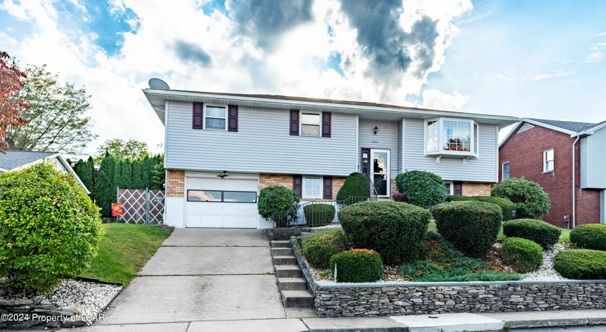 16 David Road, Hanover Township in Hanover Township