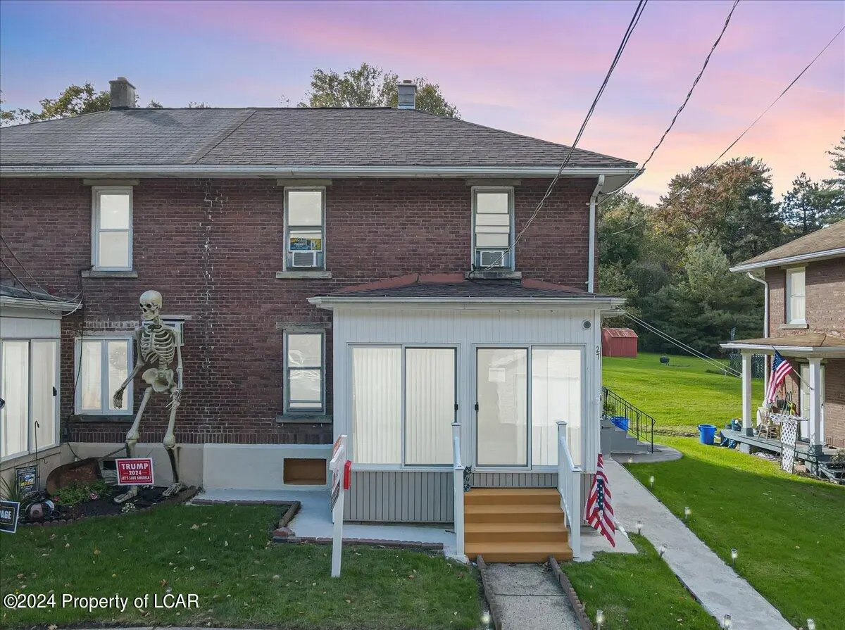 27 Loomis Park Road, Hanover Township in Hanover Township