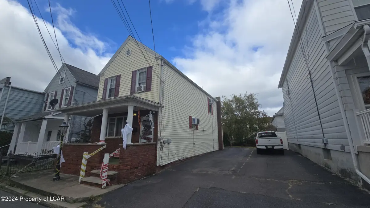 37 Lloyds Lane, Wilkes-Barre in Wilkes-Barre