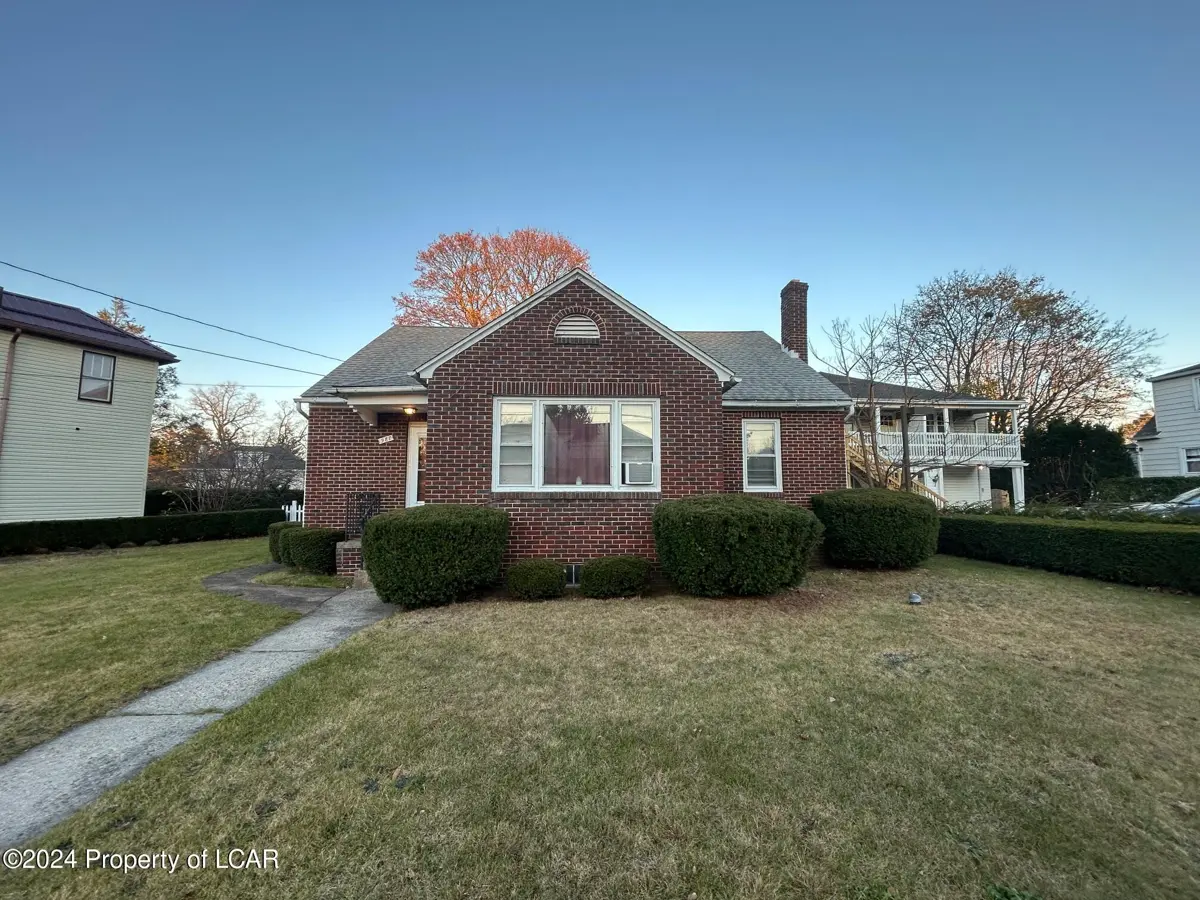 987 E Chestnut Street, Hazleton in Hazleton