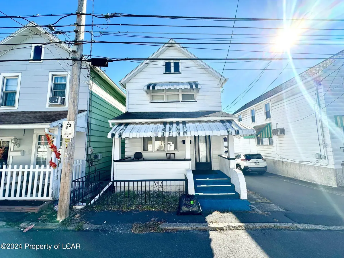 18 LLOYDS Lane, Wilkes-Barre in Wilkes-Barre