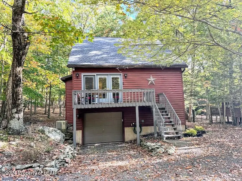 40 E Lake Valley Dr, Hazle Township in Hazle Township