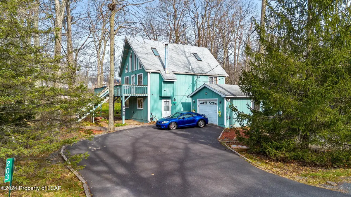 203 Coach Road, Tobyhanna in Tobyhanna