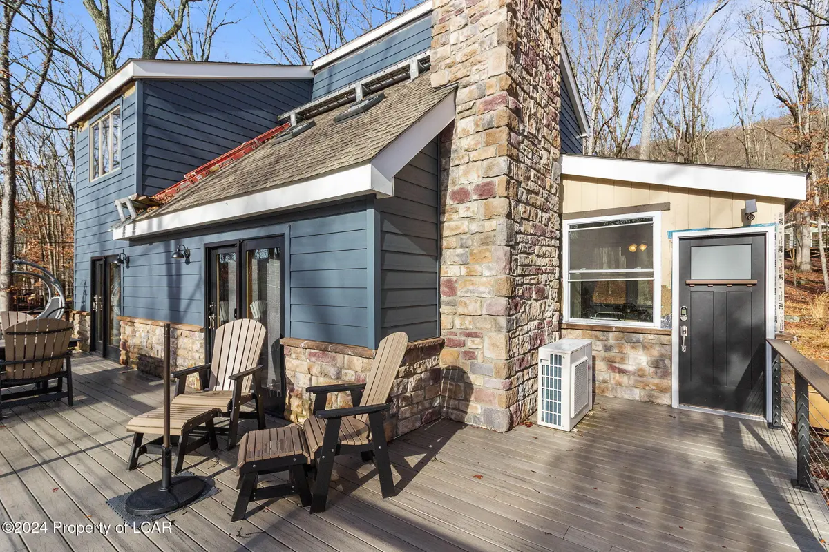 261 W Valley Lake Drive, Hazleton in Hazleton