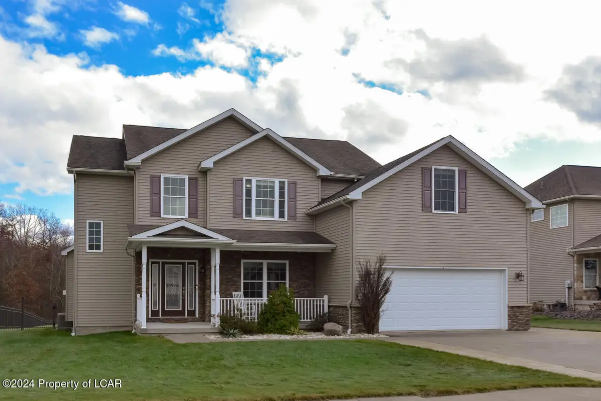 128 S Cougar Drive, Archbald in Archbald