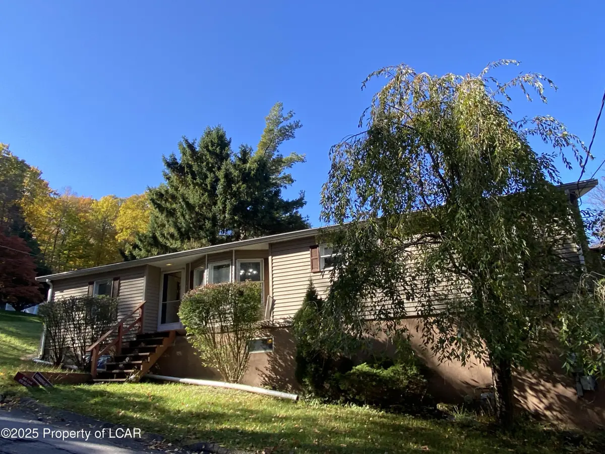 8 Eagle Street, Harveys Lake in Harveys Lake