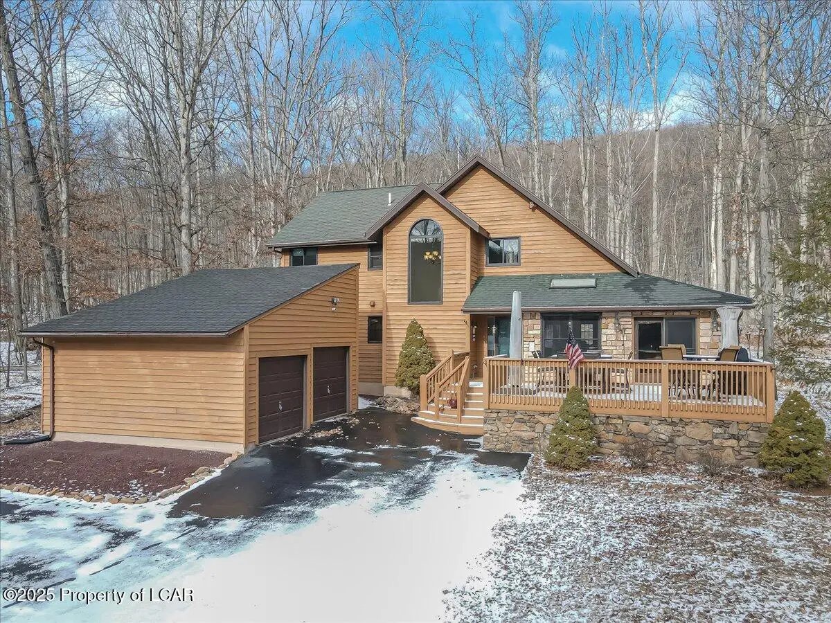 309 W Lake Valley Drive, Hazleton in Hazleton