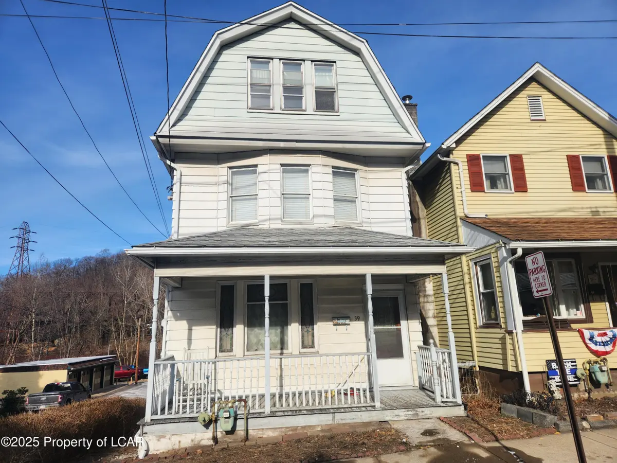 39 W Chestnut Street, Wilkes-Barre in Wilkes-Barre