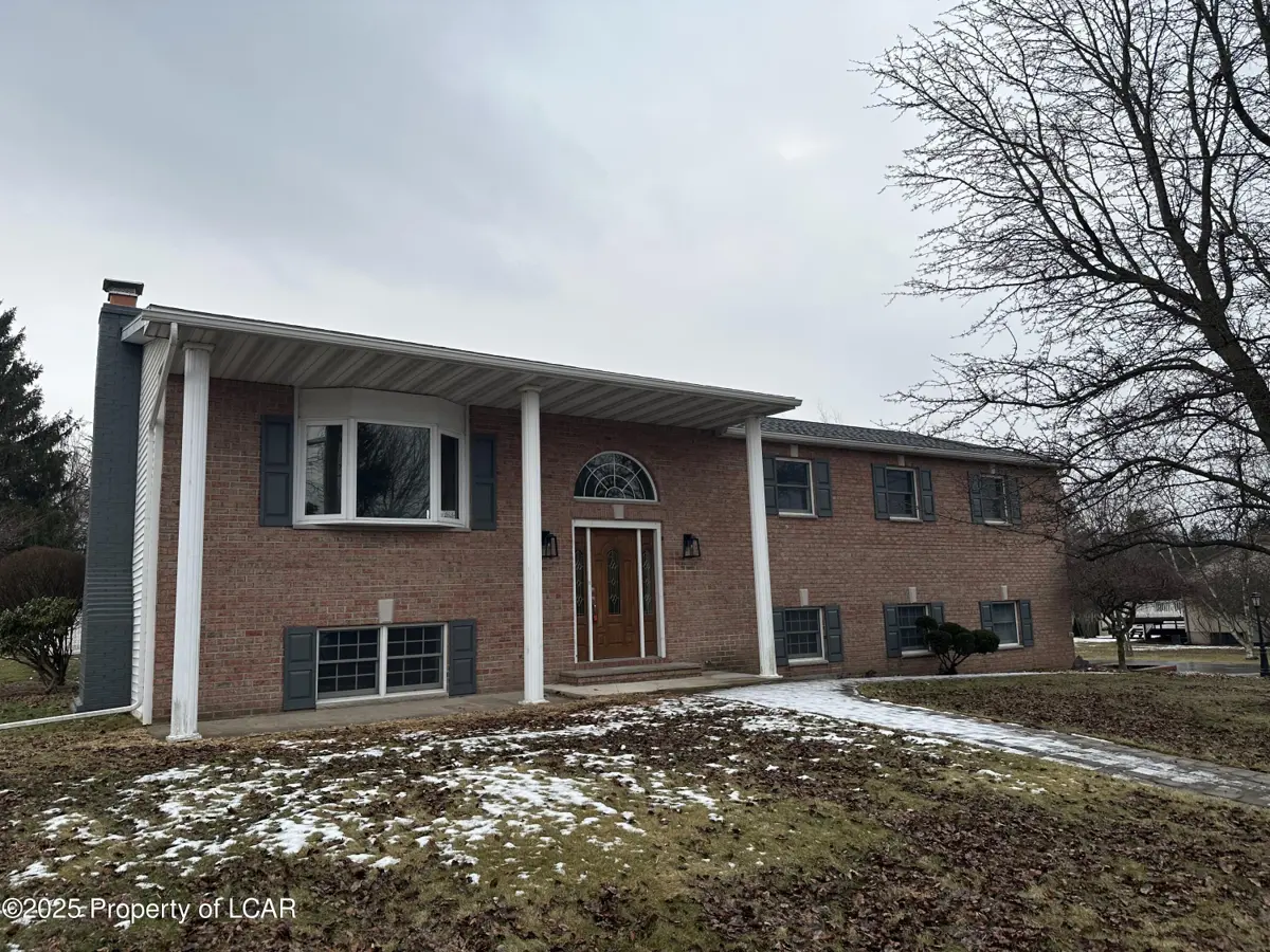 112 Doral Drive, Sugarloaf - 3 bed - 3 bath - 2,760 SF