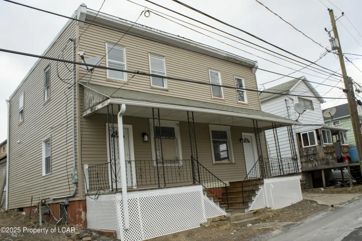 39 Essex Lane, Wilkes-Barre in Wilkes-Barre