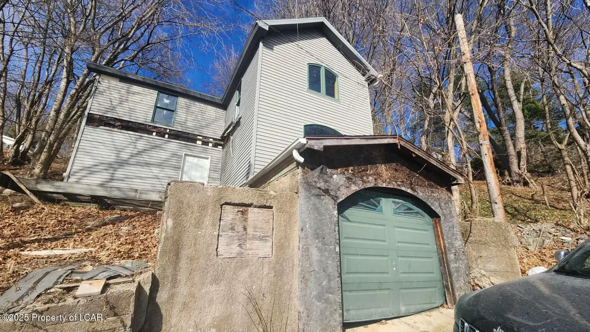 11 E Hillside Avenue, Plymouth in Plymouth