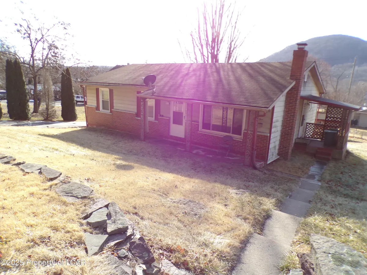 55 Pond Hill Road, Mocanaqua in Mocanaqua