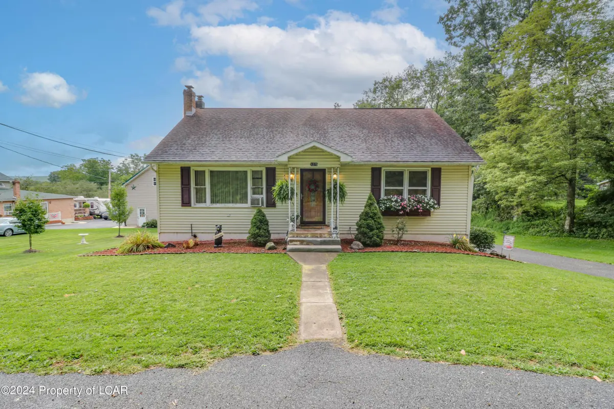 1275 S Stagecoach Road, Weatherly in Weatherly