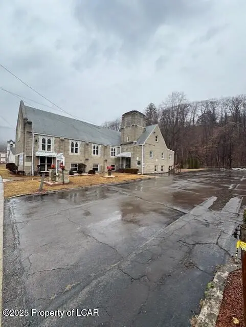 39 E Poplar Street, West Nanticoke in West Nanticoke