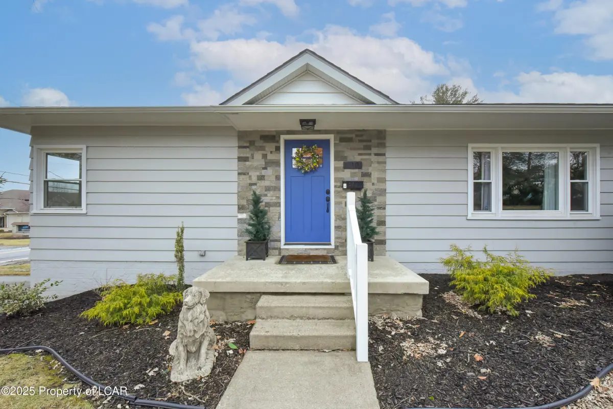 101 Pequest Drive, Waverly in Waverly