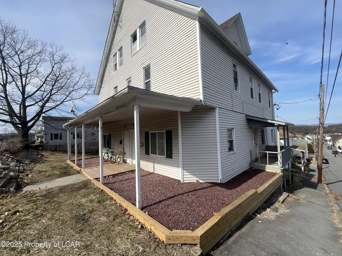 200 McLean Street, Dupont in Dupont