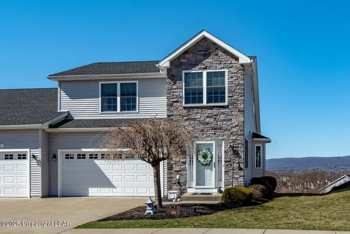 74 Grandview Drive, Pittston in Pittston
