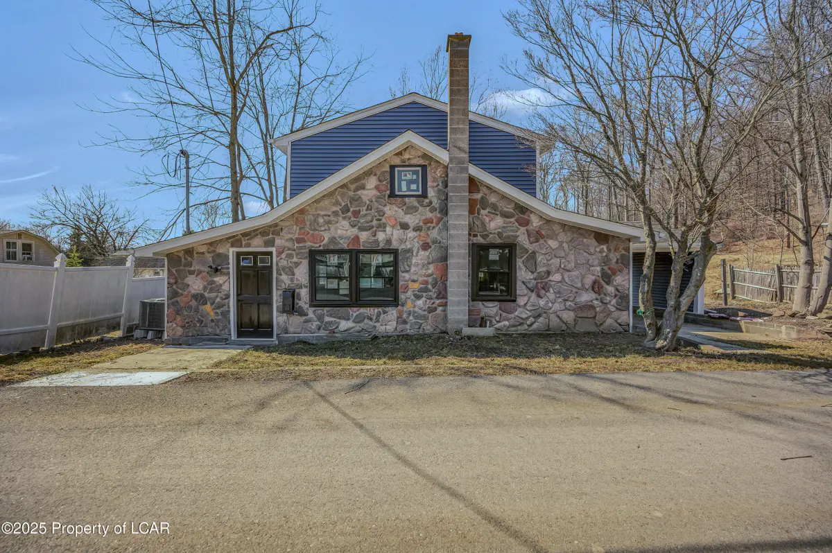 8 Wilson Street, Harveys Lake in Harveys Lake
