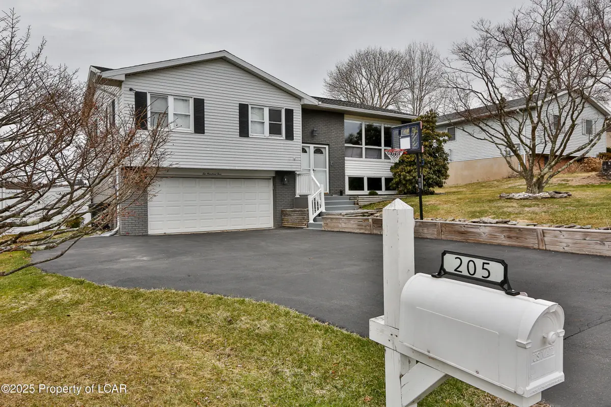 205 Appletree Lane, South Abington Township in South Abington Township