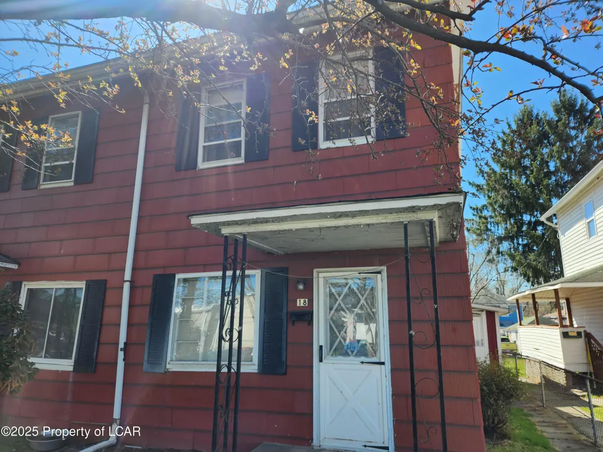 18 E Railroad Street, Plymouth in Plymouth