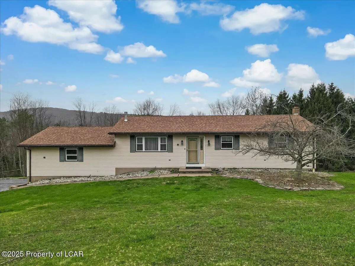 305 Maple Drive, Dalton in Dalton