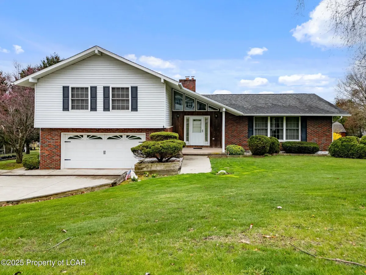 211 Kingsley Boulevard, Peckville in Peckville