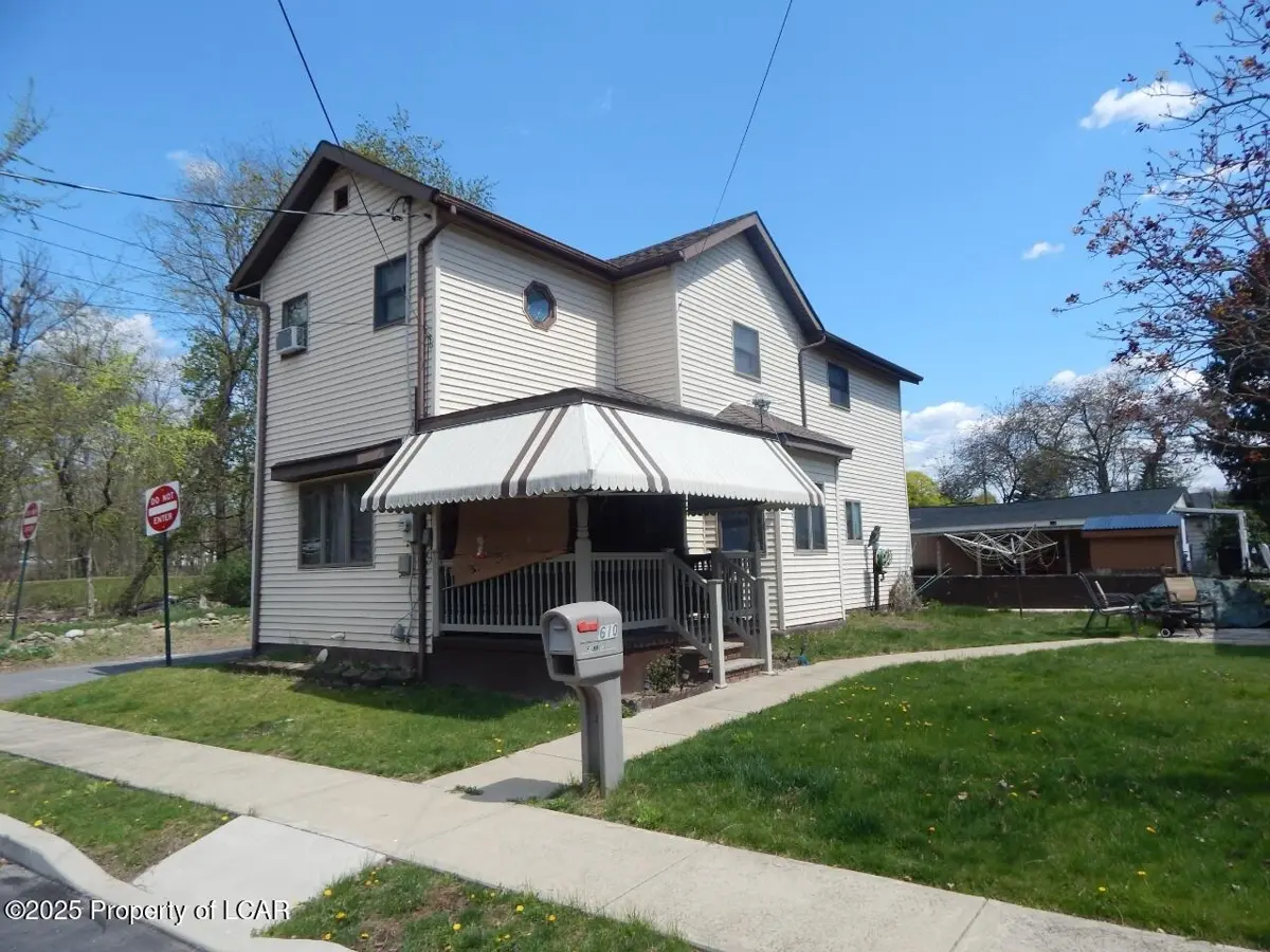 610 Park Street, Moosic in Moosic