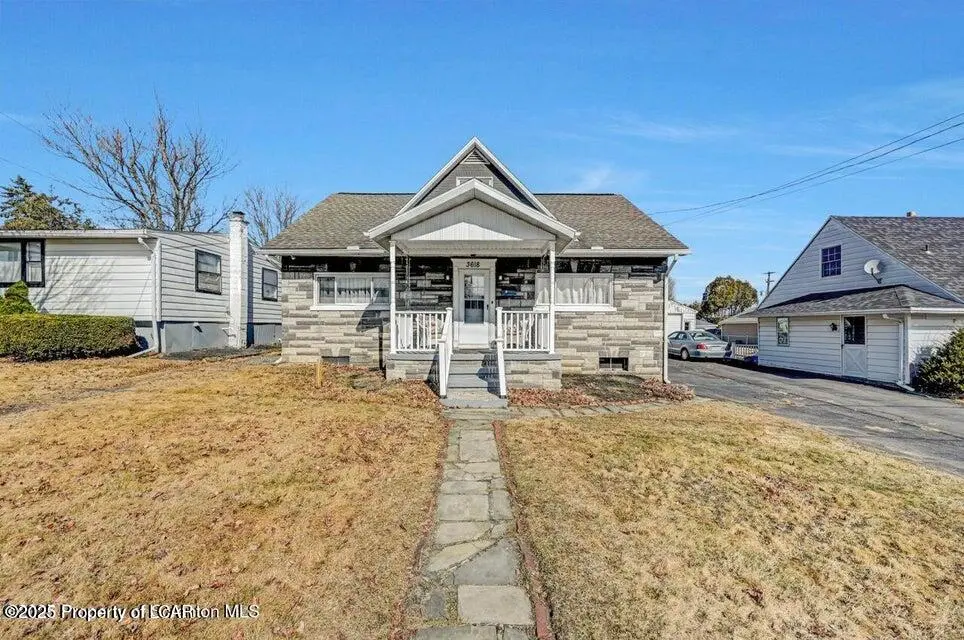3618 Winfield Avenue, Moosic in Moosic