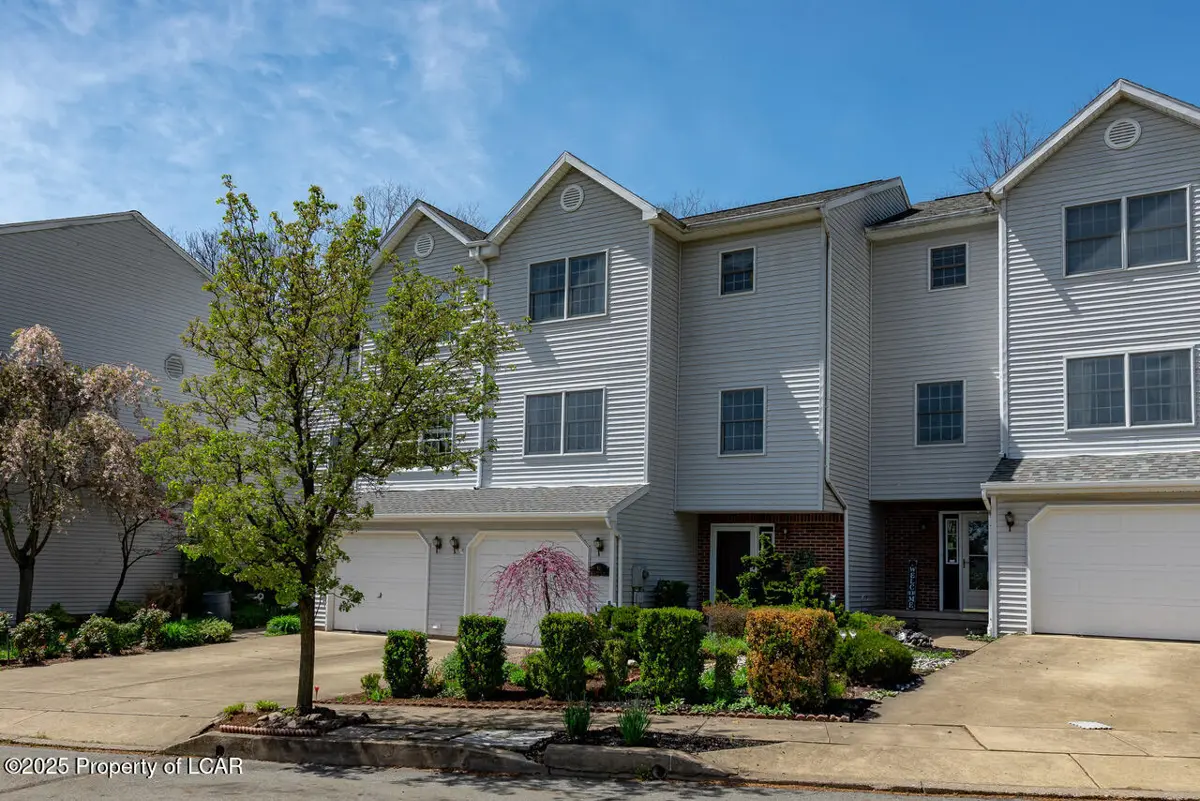 82 Grandville Drive, Swoyersville in Swoyersville