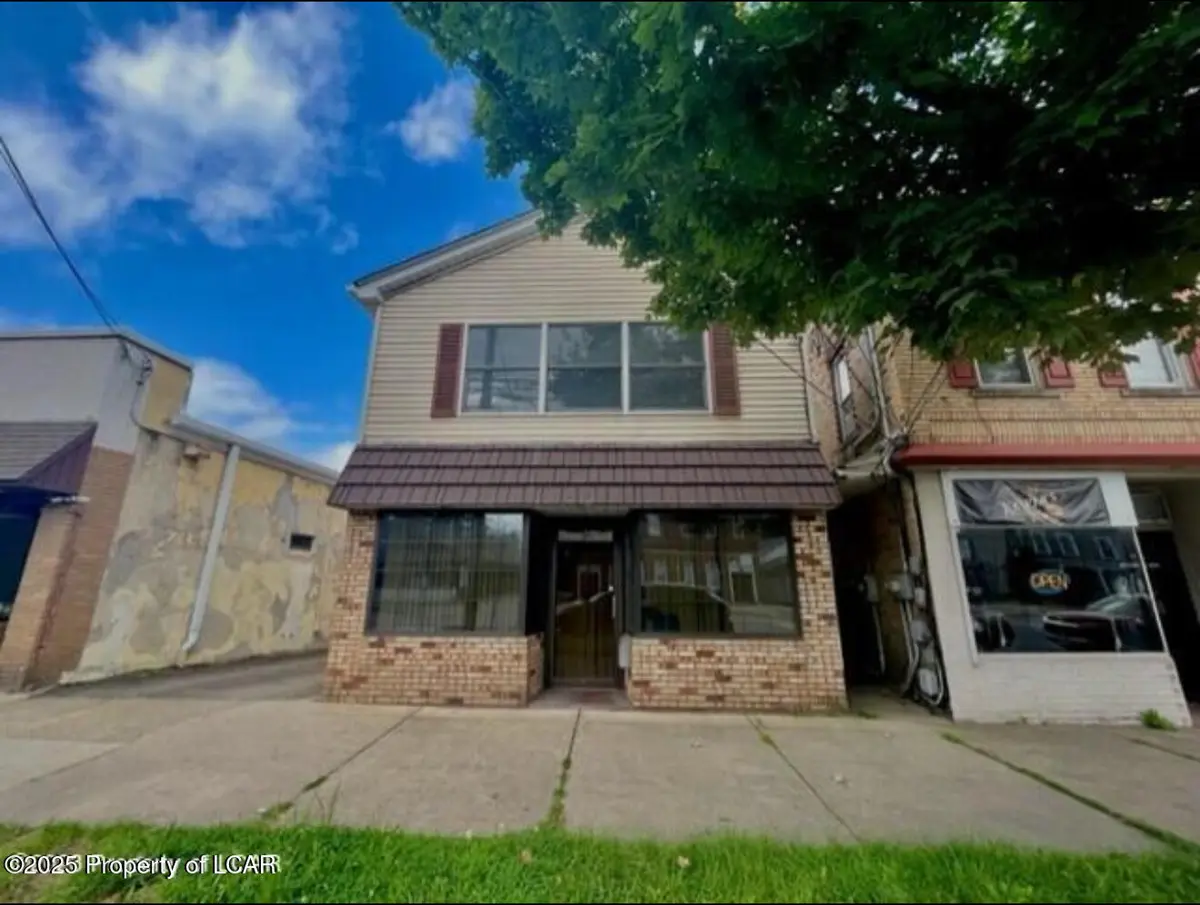 305 Wyoming Avenue, Upstairs, Wyoming in Wyoming