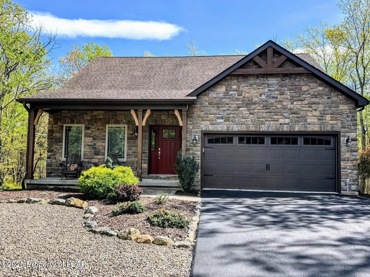 602 Turnberry Lane, Hazleton in Hazleton
