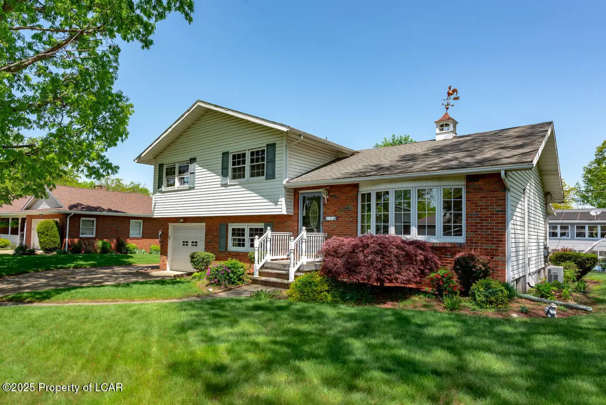 10 Oakwood Drive, Laflin in Laflin