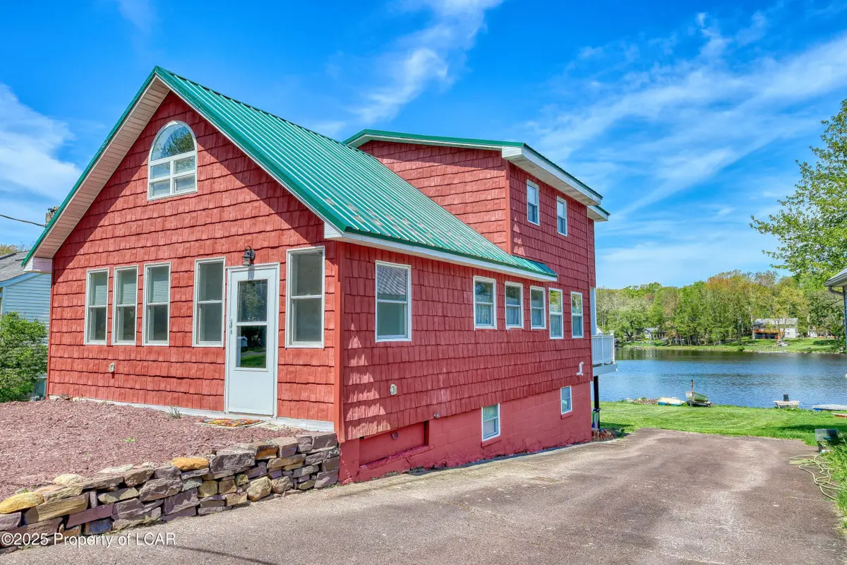 1335 Lakeview Drive, Penn Lake in Penn Lake