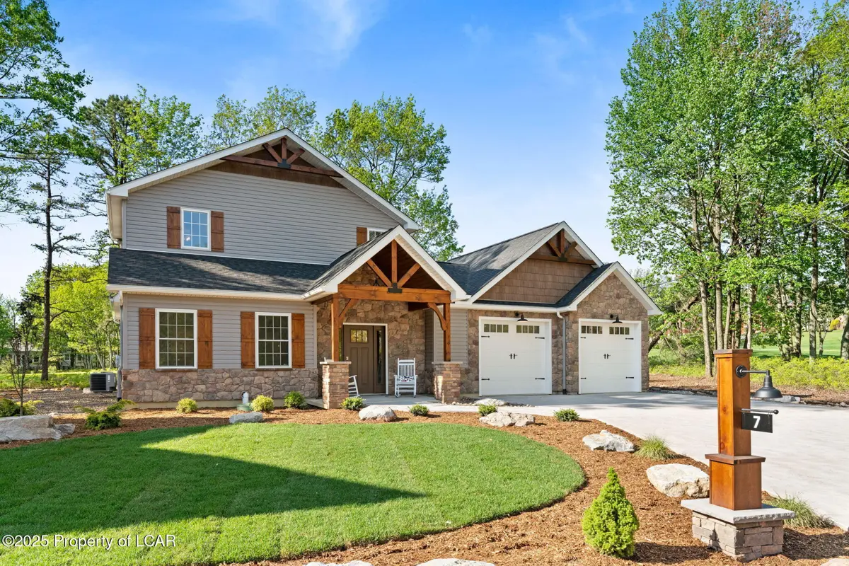7 Fernwood Circle, Hazleton in Hazleton