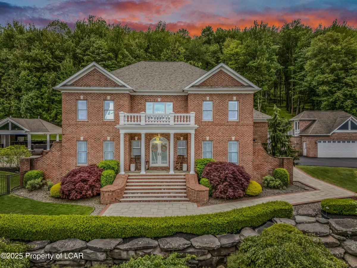 1420 Oak Drive, Shavertown in Shavertown