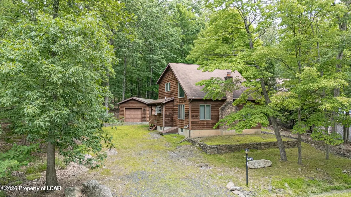 241 W Lake Valley Drive, Hazleton in Hazleton
