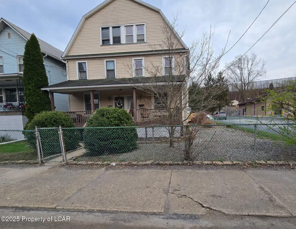 304 S Main St