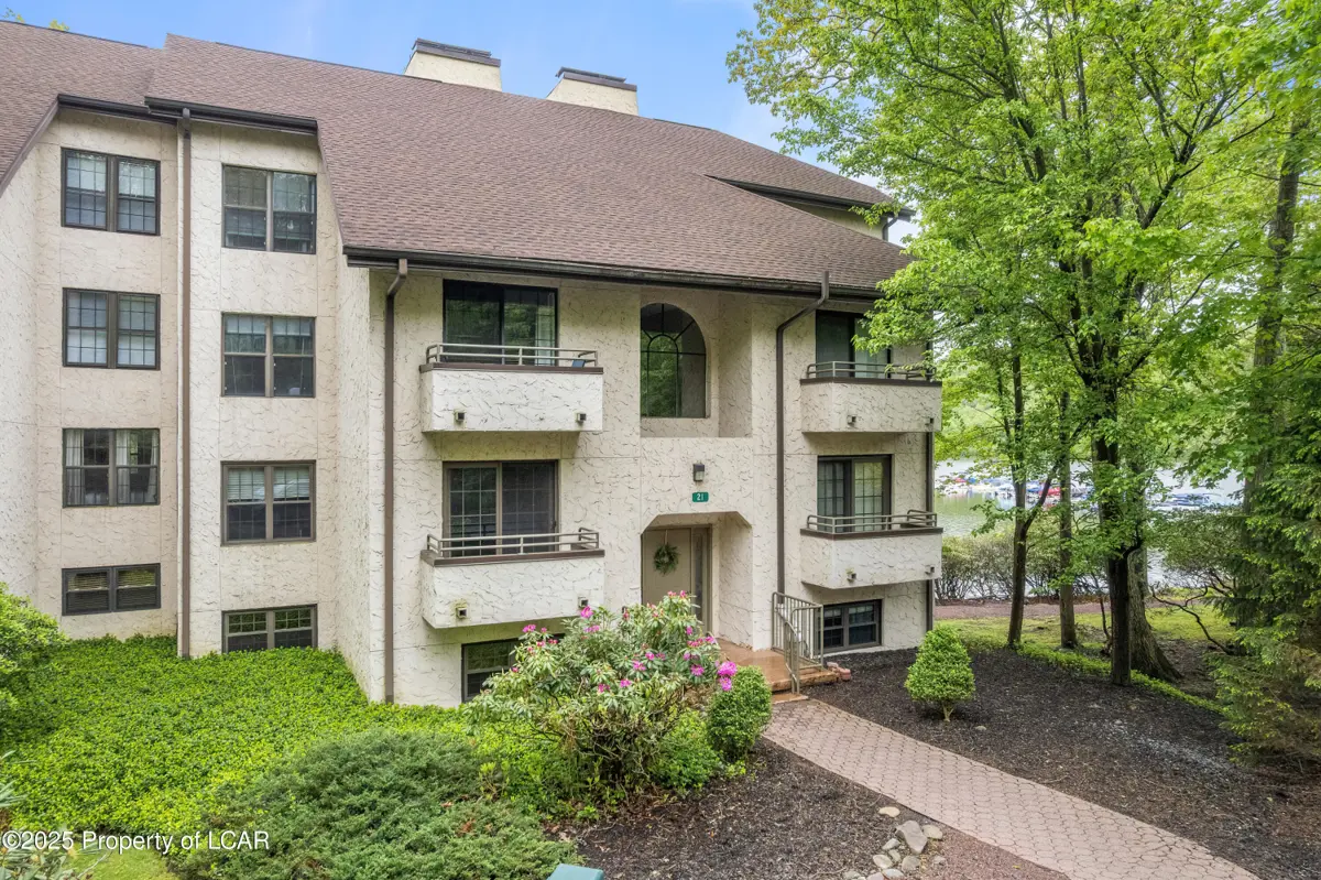 21-201 Midlake Drive, Lake Harmony in Lake Harmony
