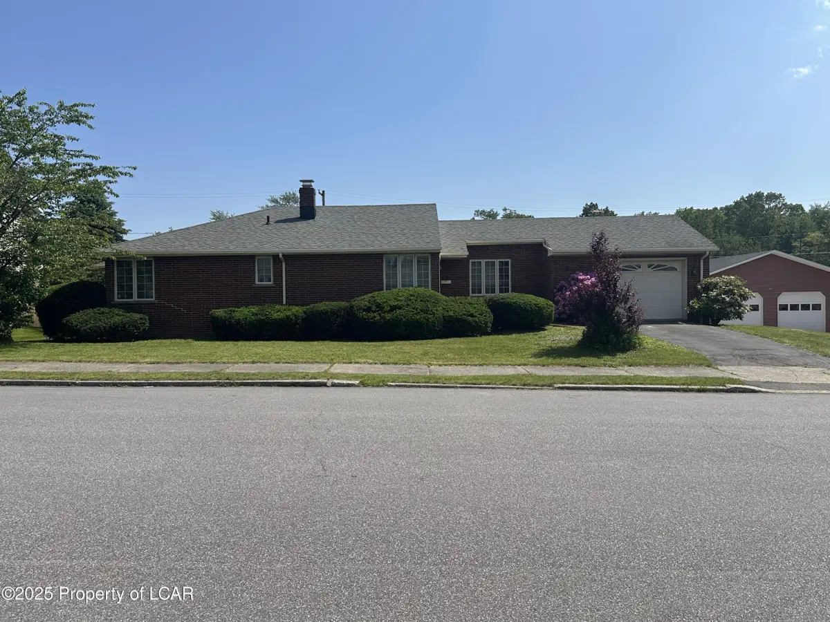 222 W Kiefer Avenue, Hazleton in Hazleton