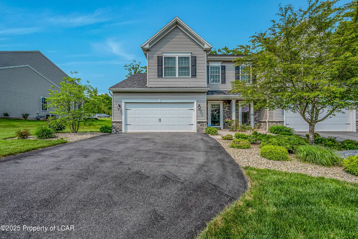 352 Sherwood Drive, Mountain Top in Mountain Top