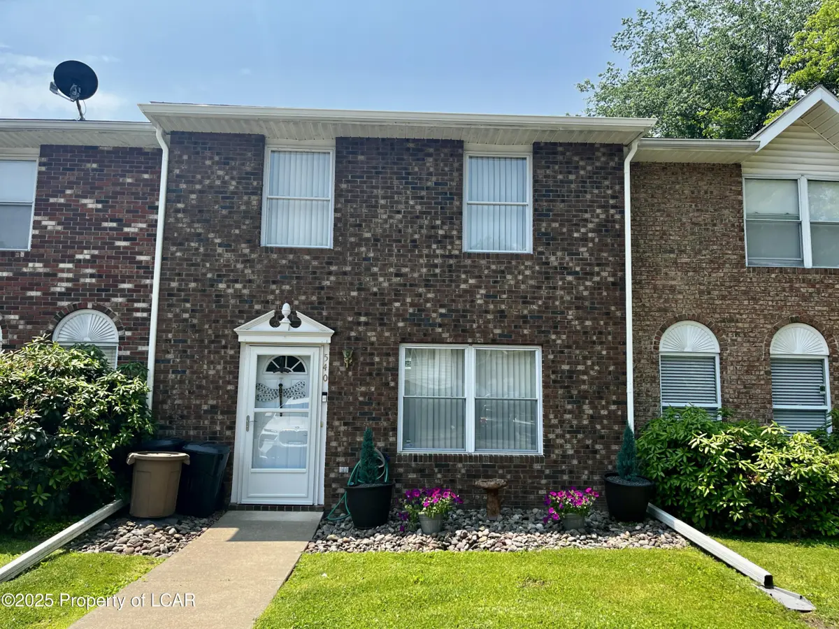540 Clover Court, Exeter in Exeter