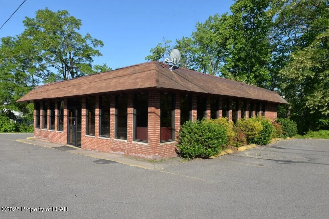 76 N Mountain Boulevard, Mountain Top in Mountain Top